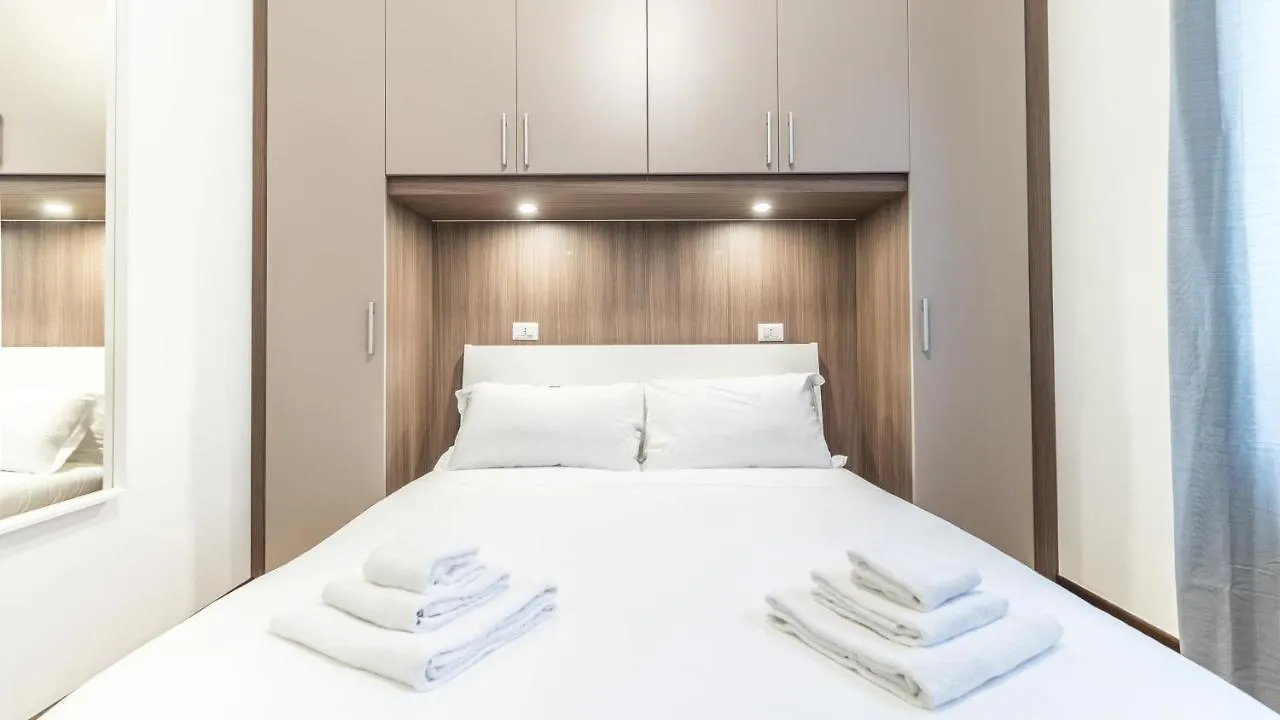 Italianway-San Maurilio 20 studio Milano 0*,  Italia